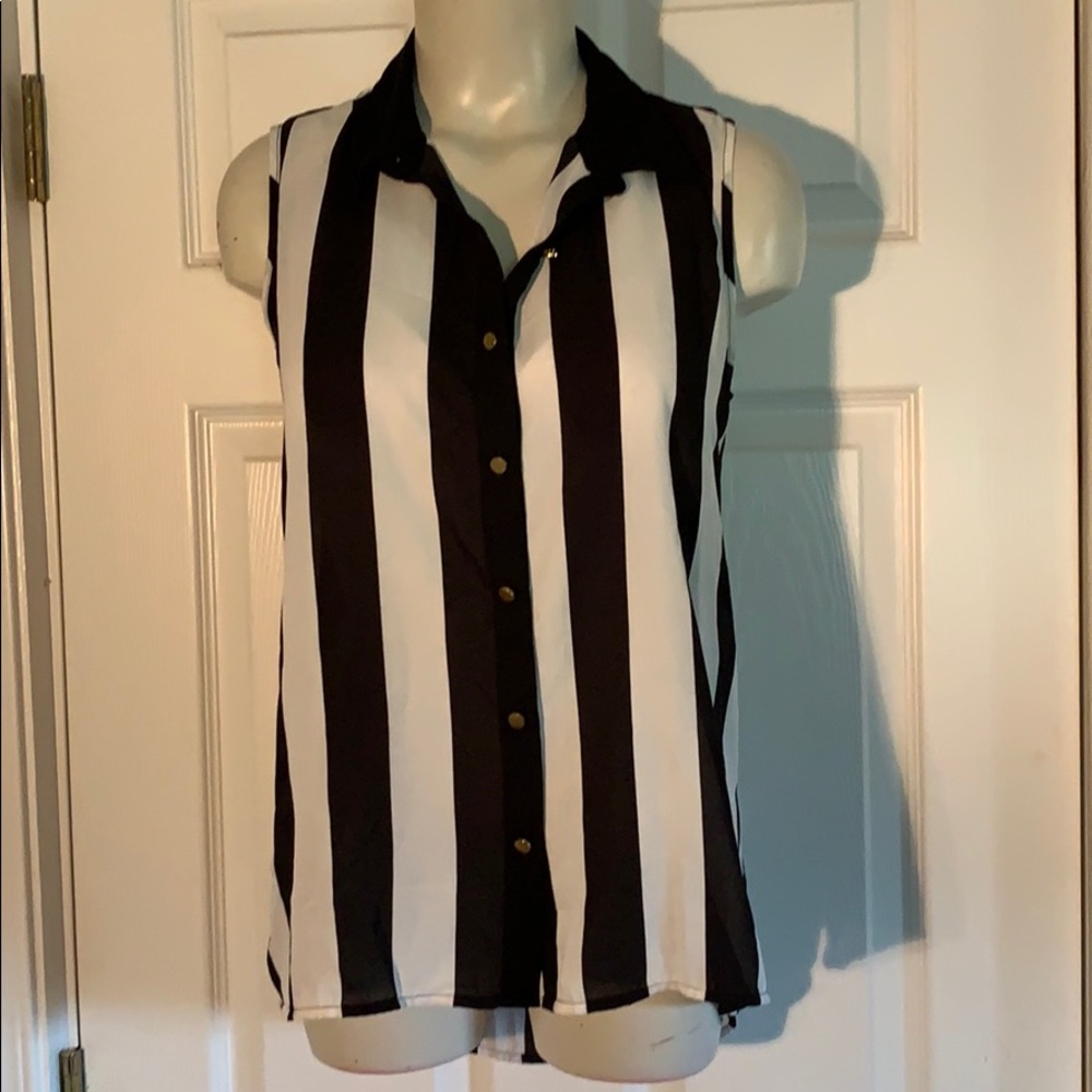 Forever 21 Black/White Sleeveless Blouse